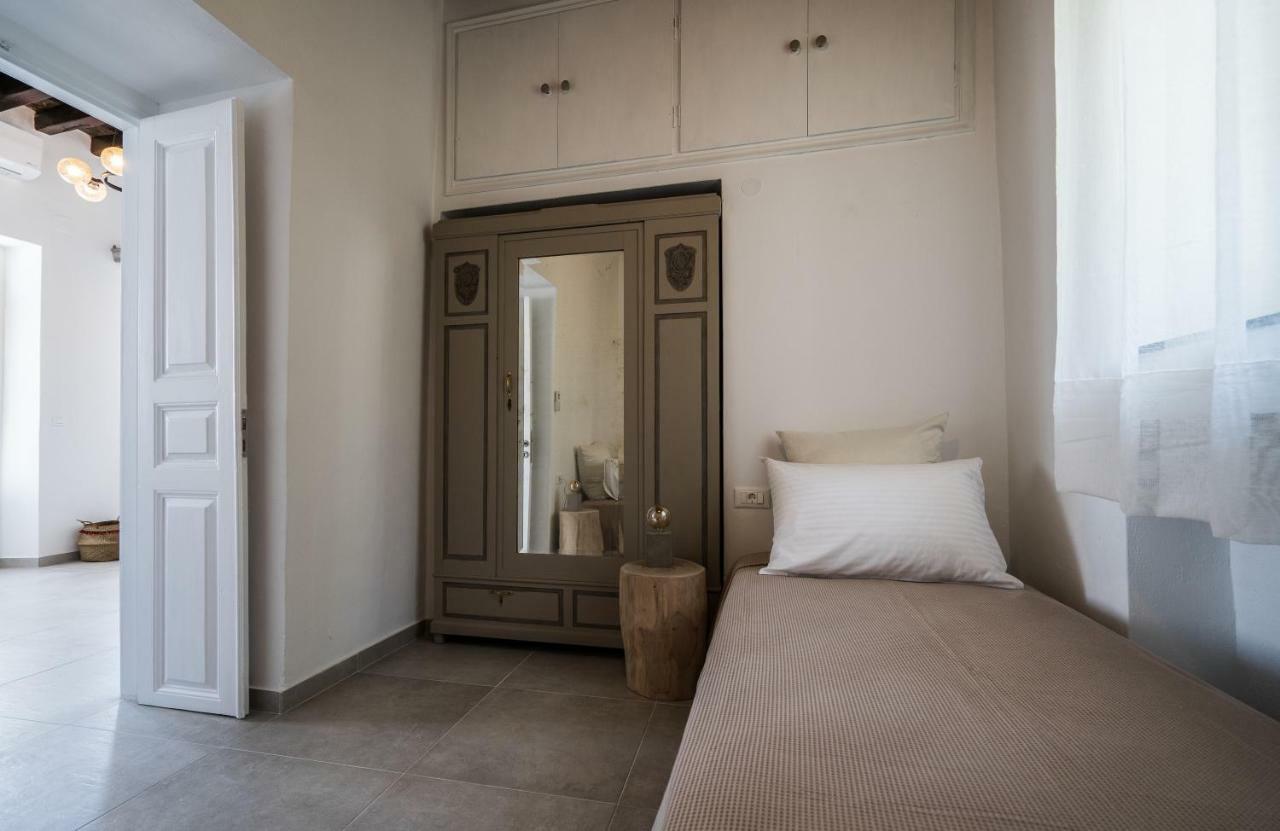 Komis Mansion Exambela Экстерьер фото